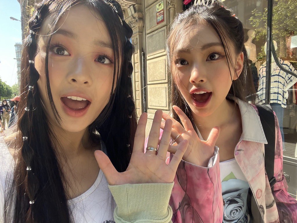 hanniarchived's tweet photo. HAPPY BIRTHDAY FOR THE NEWJEANS’ SWEETEST MEMBER AND HANNI’S BEST FRIEND, HOPE FOR YOU HYEIN A GREAT DAY FULL OF LOVE AND HAPPINESS MY LOVE 🩷🫶🏻 https://t.co/bKkOHukO59