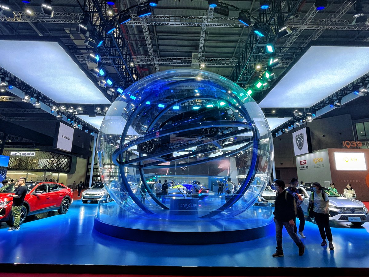 CGTNFrancais's tweet photo. La 20e Exposition internationale de l'industrie automobile de Shanghai est un grand succès, avec une présence française, qui se caractérise par la nouveauté, le design et le romantisme à la française! Les derniers prototypes vous feront découvrir le monde de la mobilité du futur! https://t.co/wHK2jjagWs