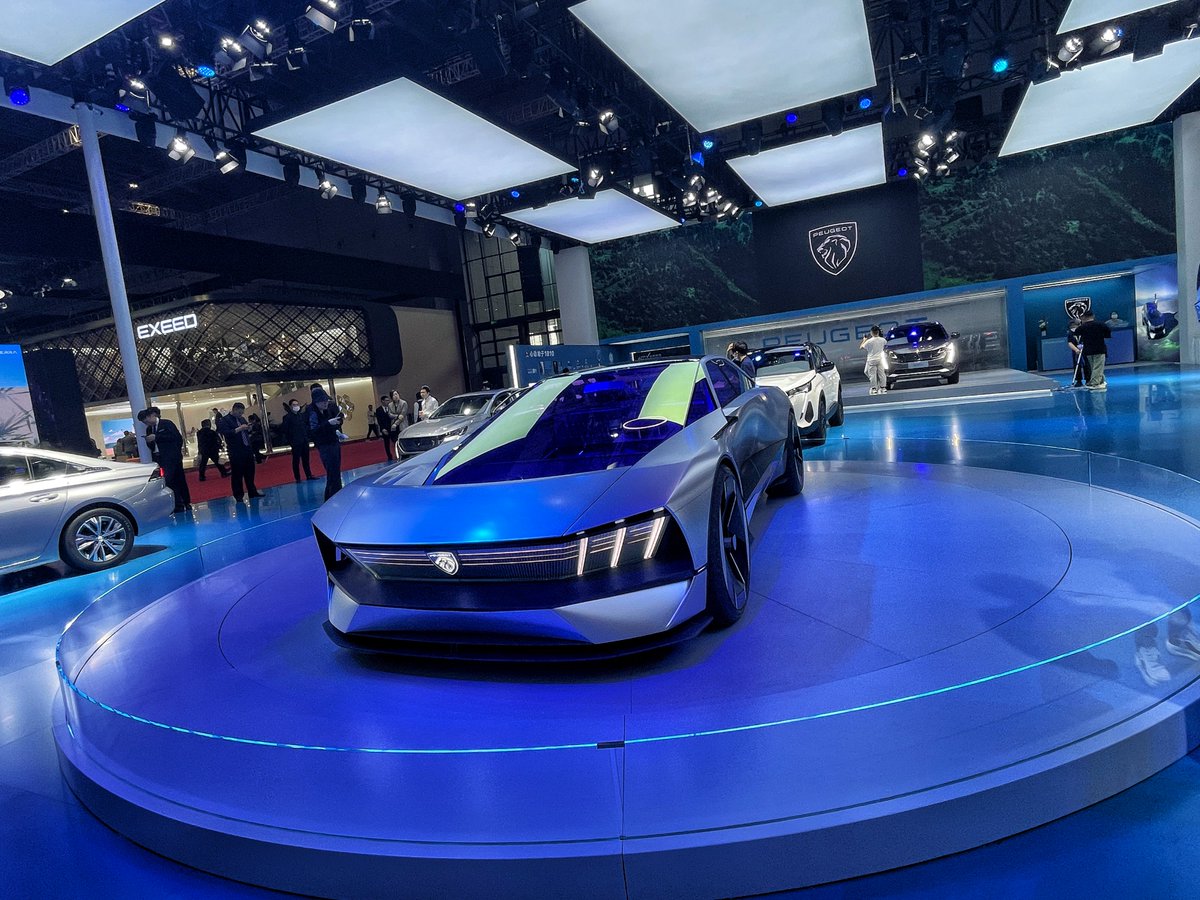 CGTNFrancais's tweet photo. La 20e Exposition internationale de l'industrie automobile de Shanghai est un grand succès, avec une présence française, qui se caractérise par la nouveauté, le design et le romantisme à la française! Les derniers prototypes vous feront découvrir le monde de la mobilité du futur! https://t.co/wHK2jjagWs