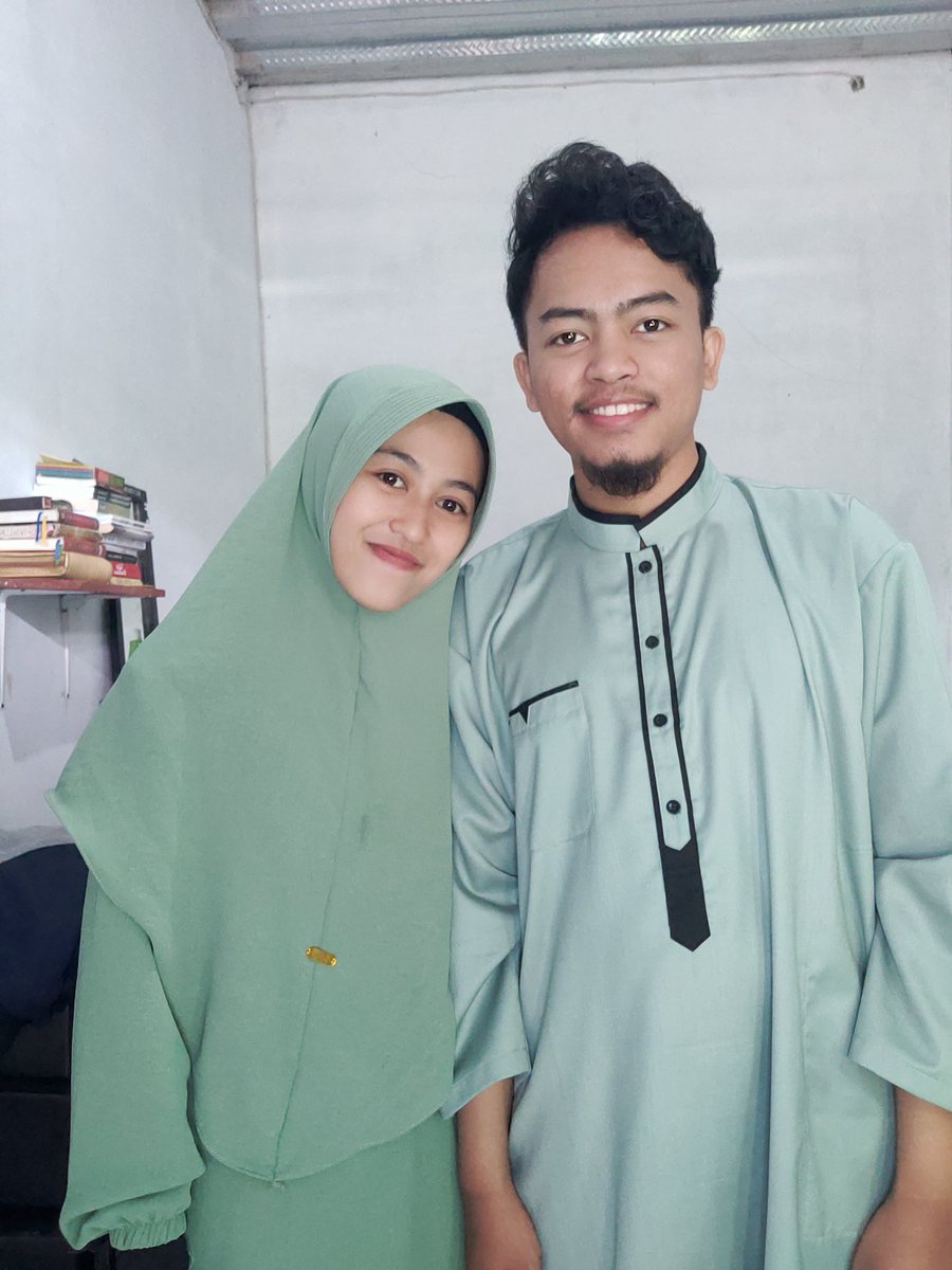 Fathan_A_R's tweet photo. Perbedaan itu bukan untuk diperdebatkan, tetapi untuk dinikmati. Selamat Hari Raya Idul Fitri. 🙏✨😁

#IdulFitri21April #idulfitri1444H #EidUlFitr # https://t.co/RVLHvuSc5A