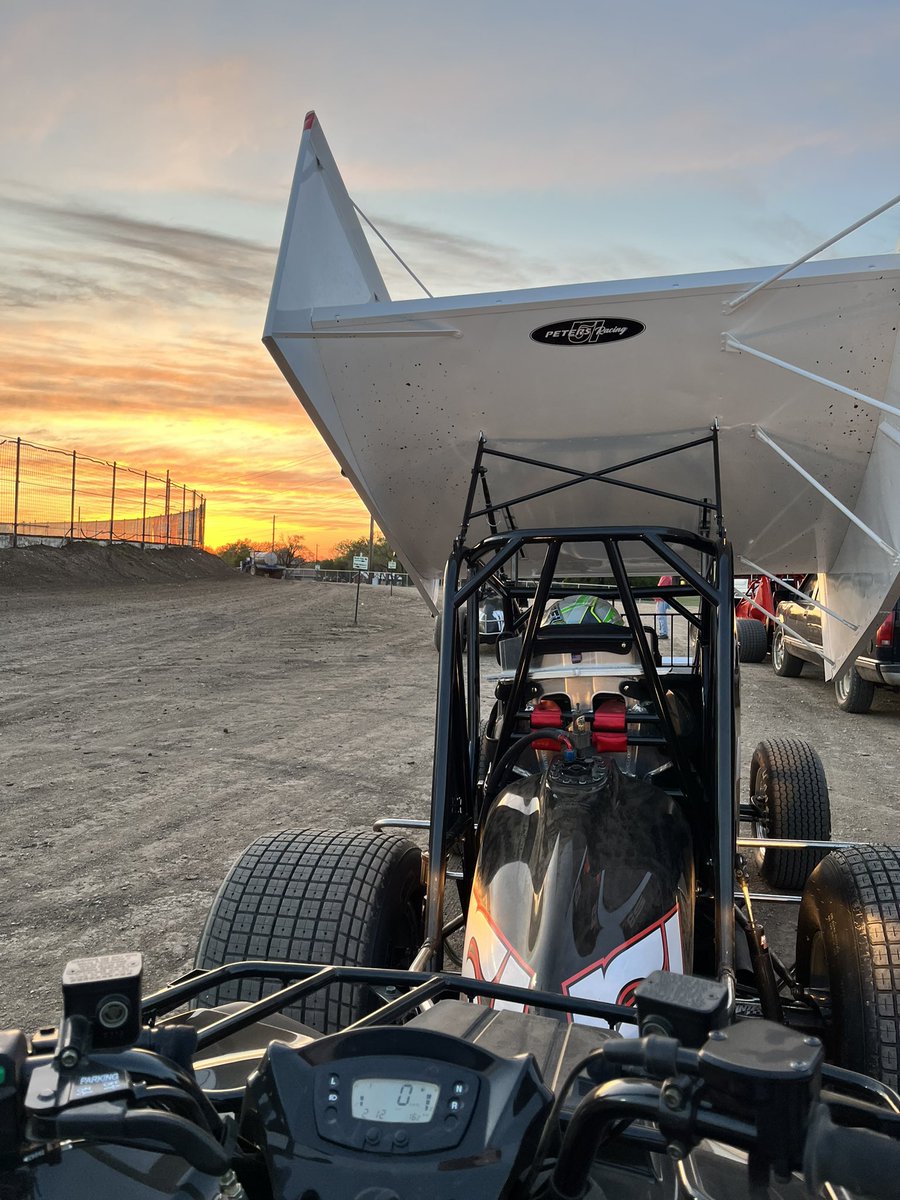 CathyPeters51's tweet photo. POV: Getting ready to push the car off under a pretty Kansas sky.

Started on the pole, finished 1st🏁 in the heat race. Now, for the A Main…#MP51 https://t.co/wMGcwrRpSP