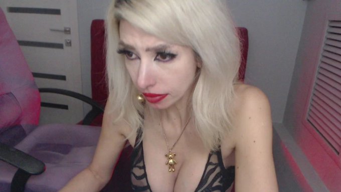 I'm online @MyFreeCams! #onmfc https://t.co/PlGLdxpm31 💚 https://t.co/fb4ZPJ5M76<a class="tags" href="/tag/myfreecams">@myfreecams</a><a href="/tag/onmfc"class="tags">#onmfc</a>