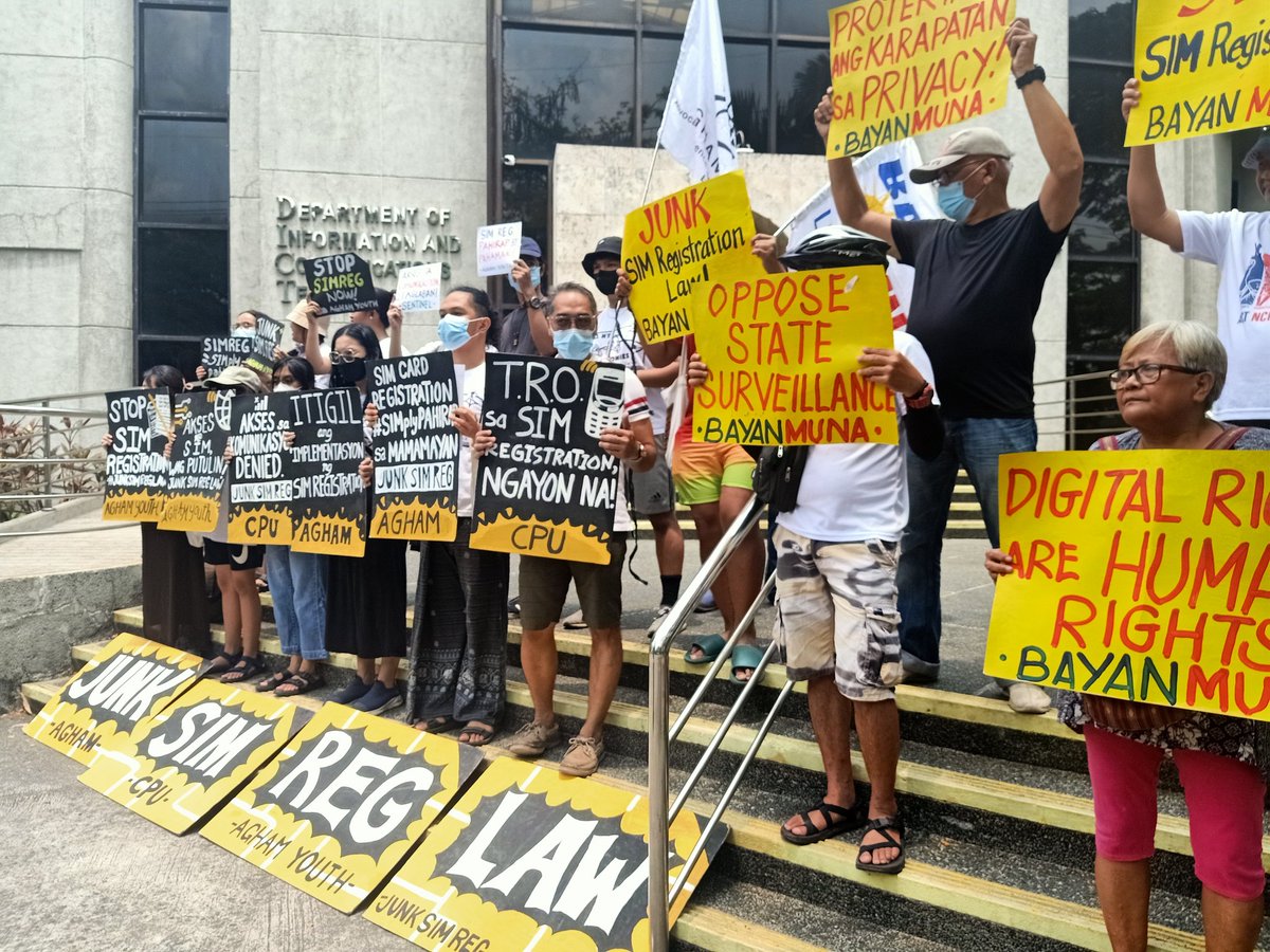 jamzbonifacio's tweet photo. Human rights and environmental advocates join today's action in front of the Department of Information and Communications Technology office in Quezon City to protest against the SIM Card Registration Law.

IBASURA ANG SIM REG LAW!

#JunkSimCardRegistration https://t.co/Dv3pu0Csd0
