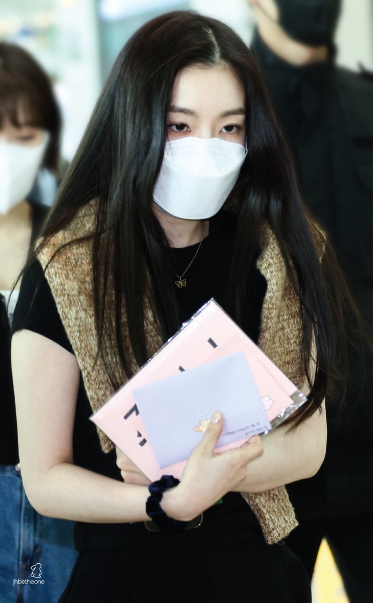 jhbetheone's tweet photo. Irene @ 20230420 Incheon Airport to SG

#아이린 #IRENE
#Redvelvet https://t.co/llsEkt7BHs
