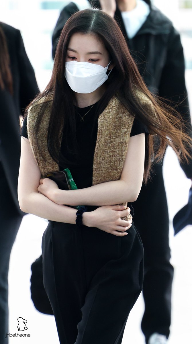 jhbetheone's tweet photo. Irene @ 20230420 Incheon Airport to SG

#아이린 #IRENE
#Redvelvet https://t.co/llsEkt7BHs