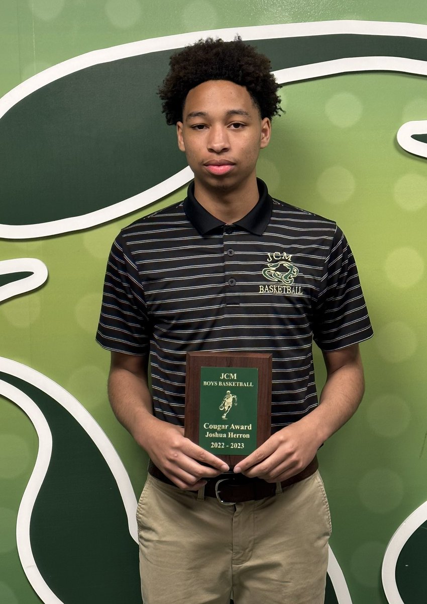 JmcssA's tweet photo. The @JCMCougars Athletic Banquet 2022-23 Senior Joshua Herron received the Cougar Award 💚💛🏀 @JCM_ECH #CougarPRIDE🔰🔰 #CougarNATION https://t.co/Az6hGNtlgH