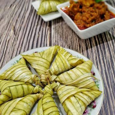 localrkyt's tweet photo. Korang team mana? 

RT for ketupat palas
FAV ketupat nasi https://t.co/l34O48EF4R