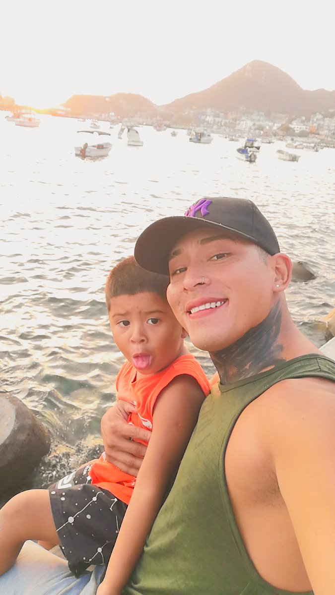 EdwinChabl3's tweet photo. #teamoinfinitamente
El es Edwin ❤️ una tarde agradable 🥵 https://t.co/2i8O2K88Bb