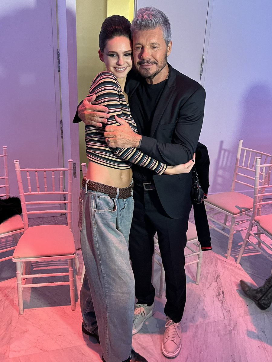 Puro amor! <a href="/cuervotinelli/">marcelo tinelli</a>  junto a Juanita luego del increíble desfile de <a href="/fabianzitta/">fabian zitta</a> 
<a href="/designers_ba/">DesignersBA</a> <a href="/guillermoazarok/">Guillermo Azar</a> <a href="/PatoZugievich/">Patricia Zugievich</a>