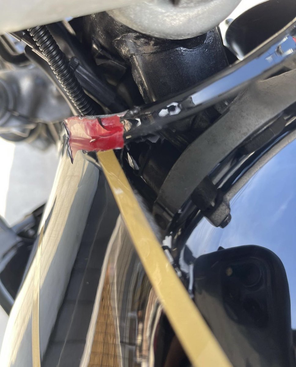 saegusaww's tweet photo. バリオスの純正の黒とタイガーカラーの黒は同じなのか？
カラー番号がわからん。
同じならK9-316だと思うけど
わかる人いますか？ https://t.co/agn7P1kp16