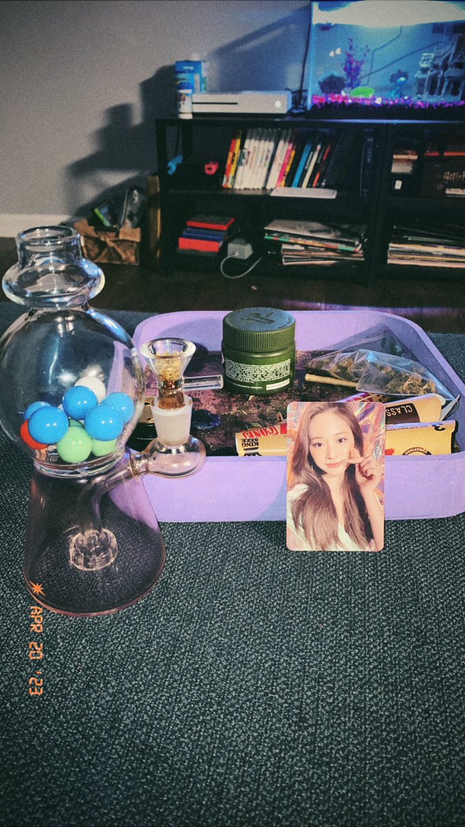 nicowonn's tweet photo. happy 4/20 https://t.co/TtjAKoF8JP