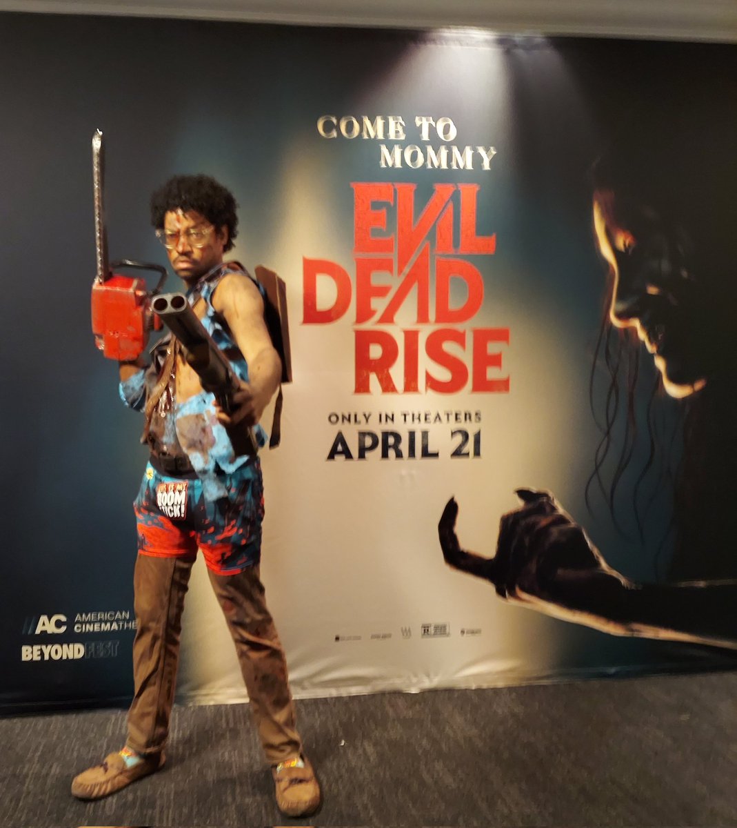 BeyondFest's tweet photo. In honor of EVIL DEAD RISE opening tonight, hail he who has come from the sky, Badass Black Ash aka @Chainsaw_Master. 
Sorry @GroovyBruce, there’s a new king in town. #EvilDeadRise https://t.co/3kCUQUq8Xu