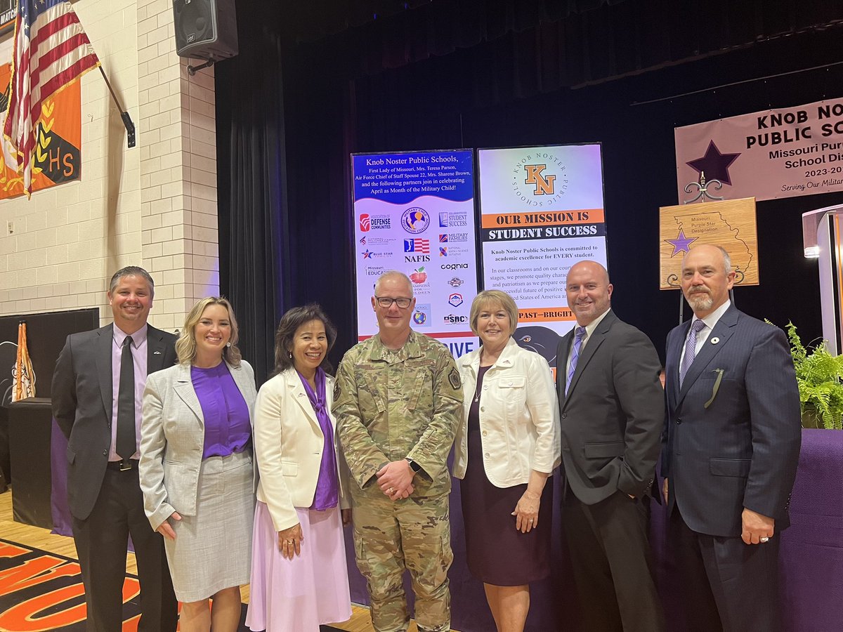 drjerrodwheeler's tweet photo. A huge thanks to Mrs. Sharene Brown @GenCQBrownJr &amp; @FirstLadyTeresa for joining @KnobSchools @Whiteman_AFB for #MOMC! It was an honor to celebrate with you! @GovParsonMO @MOEducation @MissouriSBA @defensecomm @MilitaryChild TY @MOMilAdvocate for your partnership! @MoEcoDevo 🇺🇸 https://t.co/x5prJ3vTip