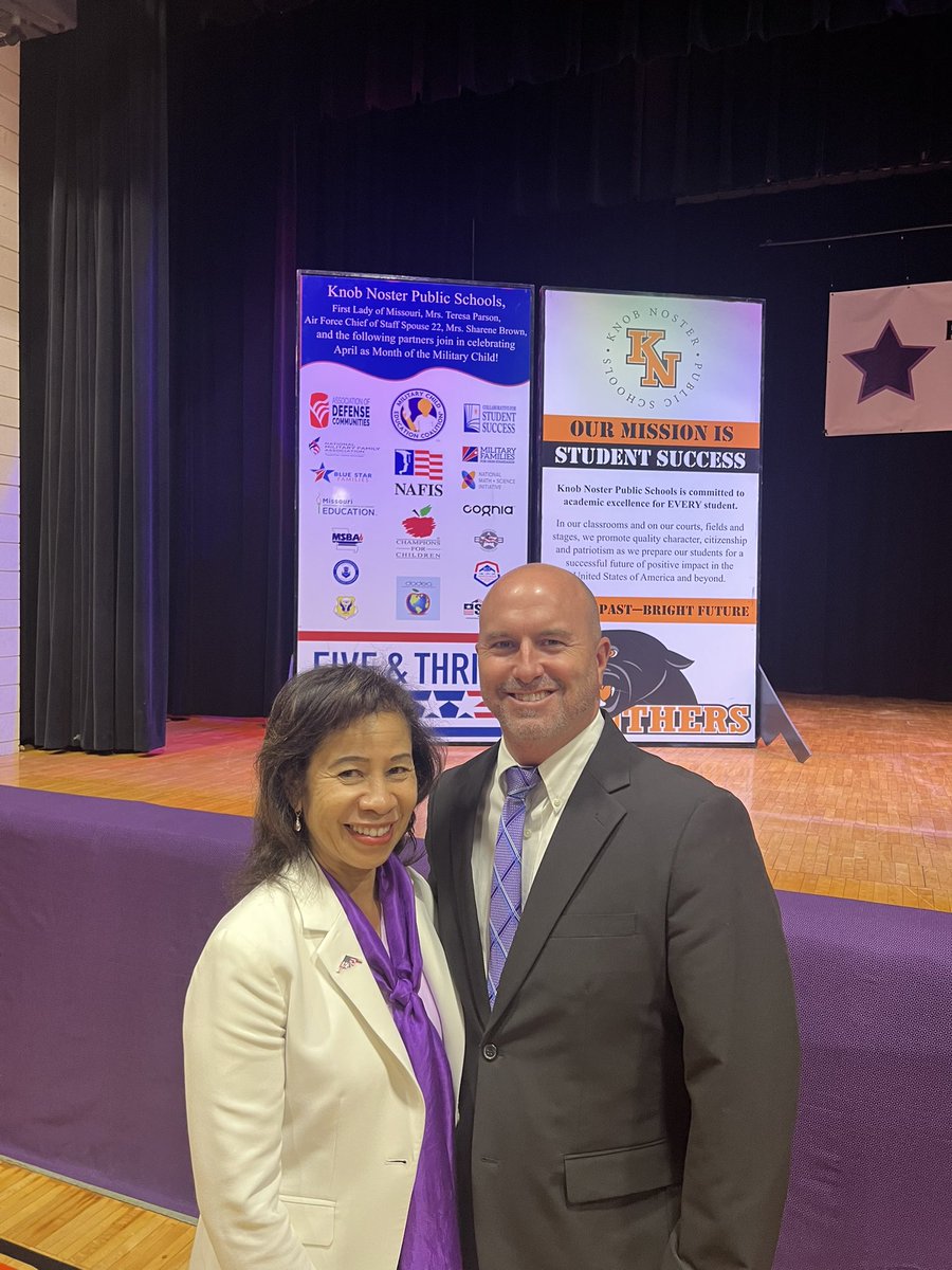 drjerrodwheeler's tweet photo. A huge thanks to Mrs. Sharene Brown @GenCQBrownJr &amp; @FirstLadyTeresa for joining @KnobSchools @Whiteman_AFB for #MOMC! It was an honor to celebrate with you! @GovParsonMO @MOEducation @MissouriSBA @defensecomm @MilitaryChild TY @MOMilAdvocate for your partnership! @MoEcoDevo 🇺🇸 https://t.co/x5prJ3vTip