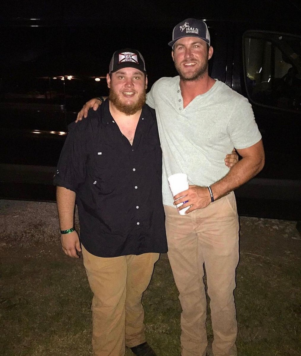 RileyGreenMusic's tweet photo. There's still a few good ol country boys around. Glad to have my buddy @lukecombs join me on a new version of #DifferentRoundHere out 5/11. This ones been a long time comin. Lookin forward to playing the rest of these shows together. See y’all on the road. https://t.co/o0reKFAkTw https://t.co/jUYd0K308j