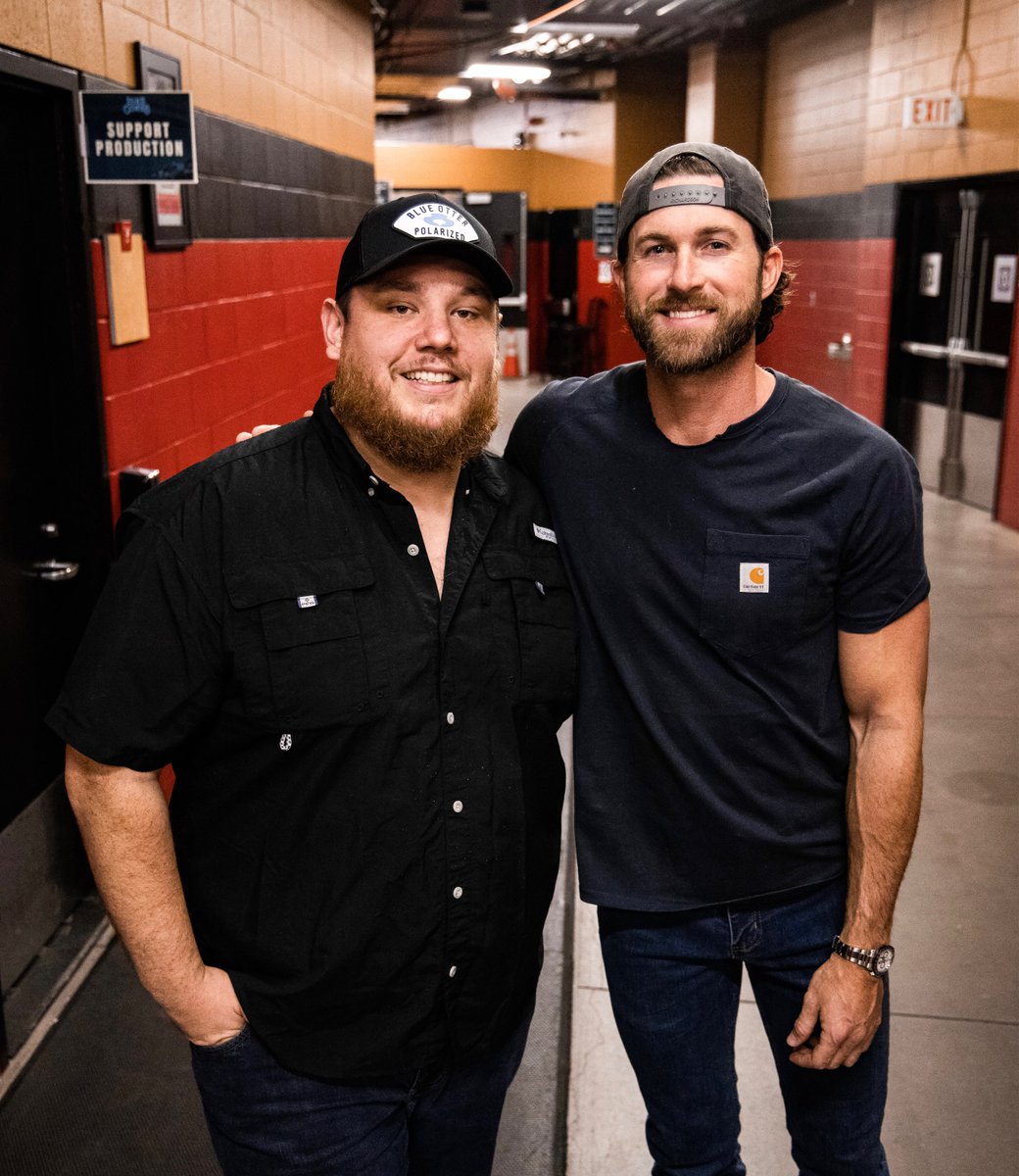 RileyGreenMusic's tweet photo. There's still a few good ol country boys around. Glad to have my buddy @lukecombs join me on a new version of #DifferentRoundHere out 5/11. This ones been a long time comin. Lookin forward to playing the rest of these shows together. See y’all on the road. https://t.co/o0reKFAkTw https://t.co/jUYd0K308j