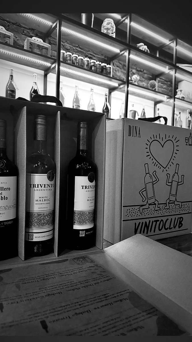 Organizar un club de vinitos los jueves, sale bien! Gracias a todxs!❤️🥹