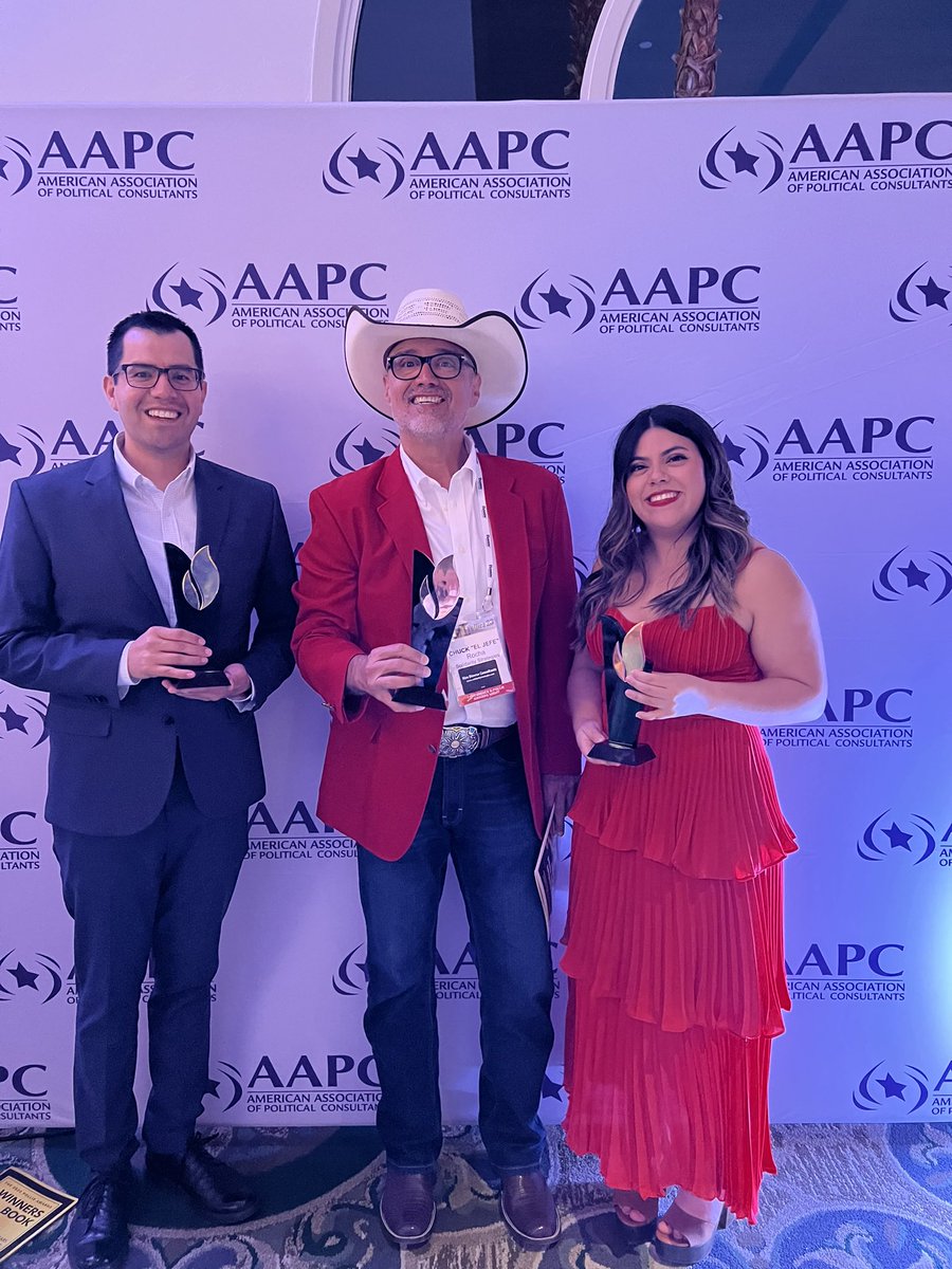 ChuckRocha's tweet photo. Tonight @SolidarityLLC won 5 @TheAAPC awards including Best Bilingual mail, Radio for candidate, Radio for a public affairs, Newspaper advertising and Congressional Mail for Independent Expenditure @daysirebeca95 @luisalcaute @LizOrtegaLuna @ElPerurrican #BrownConsultantsMatter https://t.co/OoqYeQs7OY