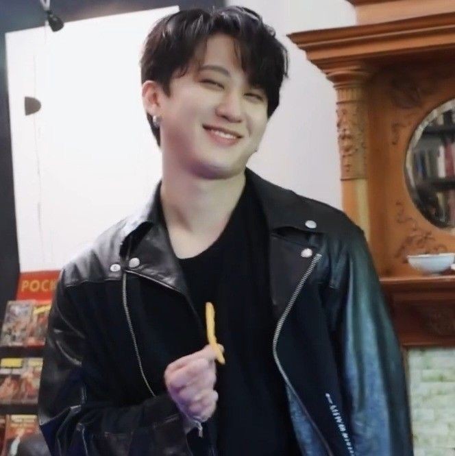 insomluv's tweet photo. atualize seu pinterest 4x 

1° foto: sua vibe 
2° foto: sua personalidade
3° foto: como os outros te vêem
4° foto: seu estado mental

......oi minji dsclp entrar na sua casa tarde assim https://t.co/wk7Syd2iWq