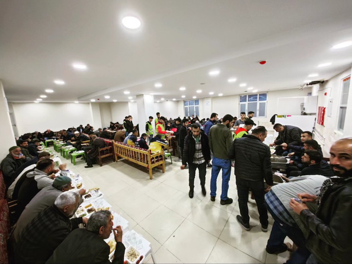 karazder's tweet photo. KARAZ-DER iftar davetine icabet eden değerli Karaz halkına teşekkürler. https://t.co/vUexqkvpvR