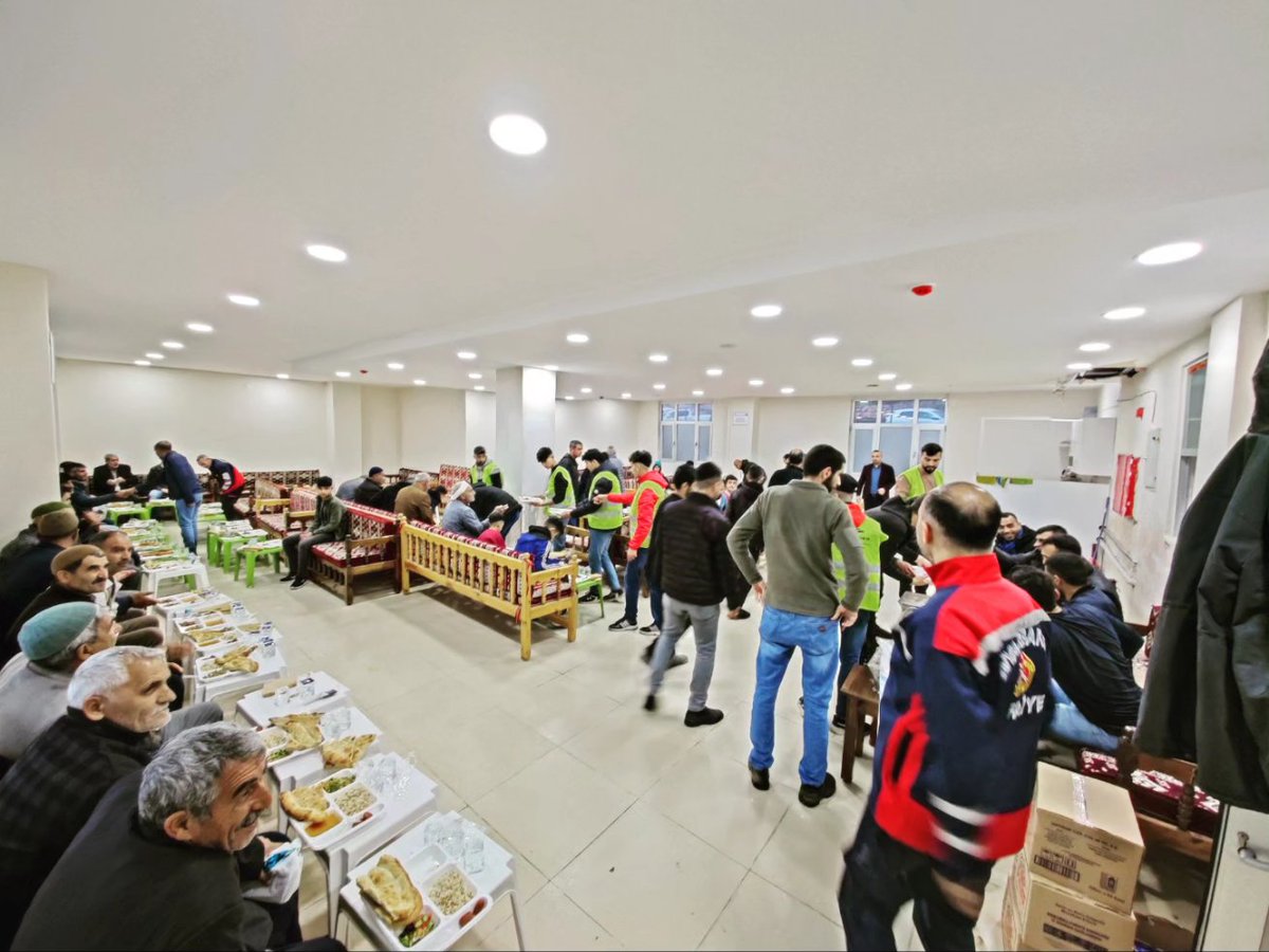 karazder's tweet photo. KARAZ-DER iftar davetine icabet eden değerli Karaz halkına teşekkürler. https://t.co/vUexqkvpvR