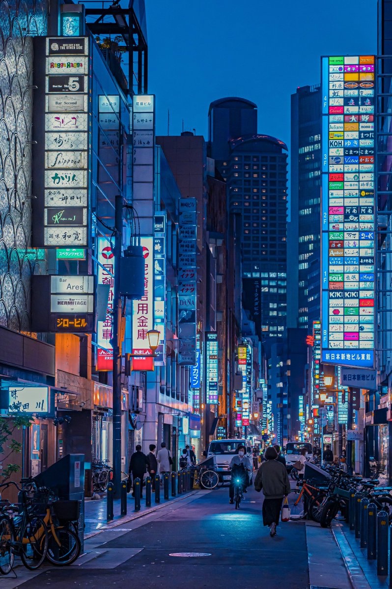 ba_matsu's tweet photo. 大阪　北新地の夜 https://t.co/JrHr15itSs
