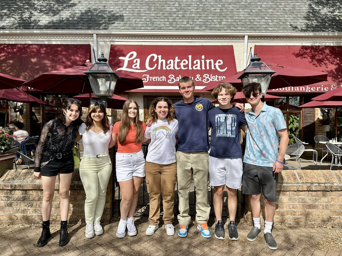 sewm14's tweet photo. AP Euro annual field trip. Incredible day with delicious food, masterpieces, laughter, and making memories. Days &amp; moments like this I remember my why. Thank you AP Euro 22-33 for taking this journey! @GLHSLions https://t.co/jXuutpZWEs