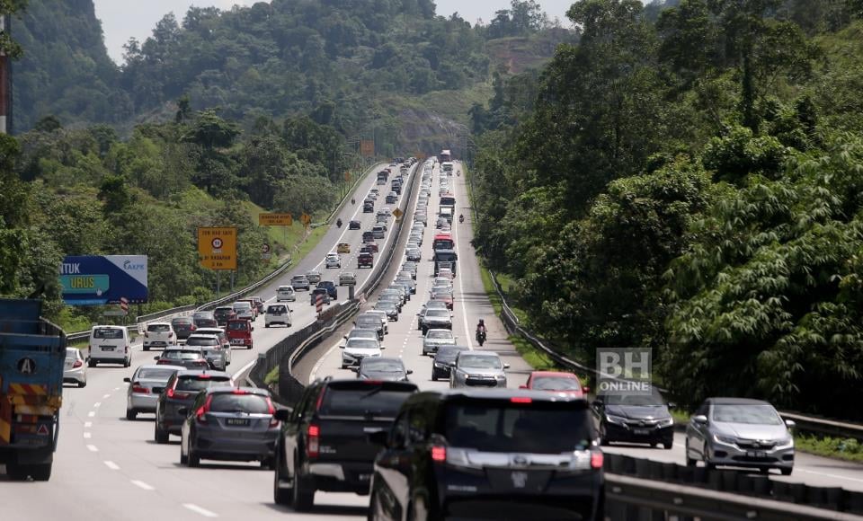 jzlinasha's tweet photo. HOW TO AVOID TRAFFIC JAMS WHEN RETURNING HOME FOR EID AL-FITR

[THREAD]
#COM201 #MC1102C2023
#N5CDMC1102C #SelamatHariRaya #Ramadan2023 https://t.co/u58qrVVsqi