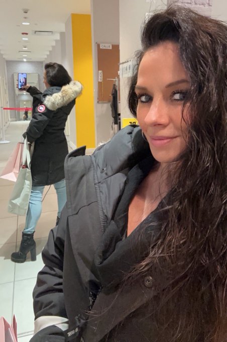#selfie while #shopping Can you #guess what I bought? https://t.co/wFkJynuJxQ<a href="/tag/selfie"class="tags">#selfie</a><a href="/tag/shopping"class="tags">#shopping</a><a href="/tag/guess"class="tags">#guess</a>