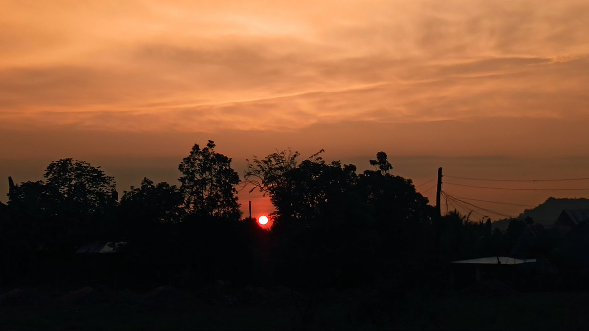 ZayneCal's tweet photo. "Fire" beyond the horizon https://t.co/GyoxSVQ5tG