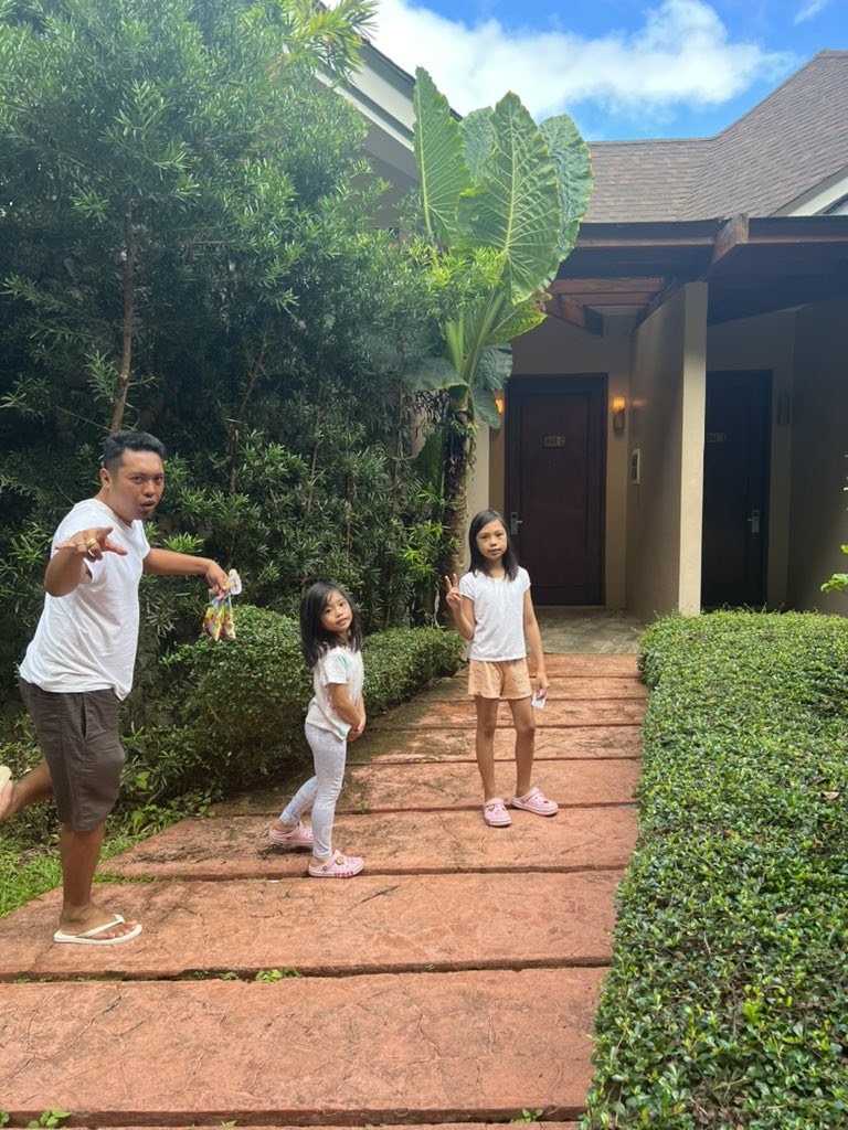niza_grace's tweet photo. My constants. ❤️ https://t.co/ZhjlKf1Dqh