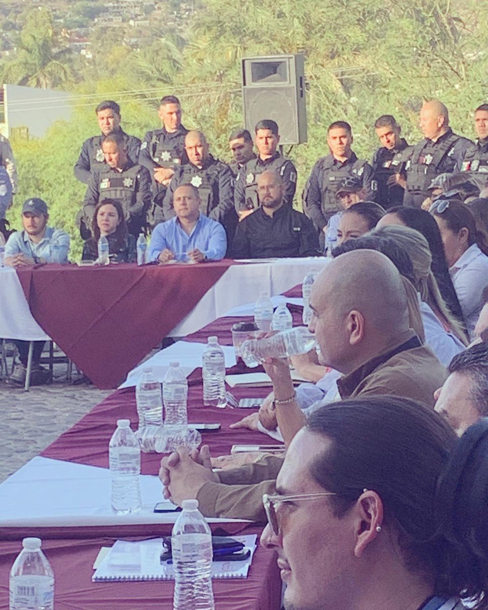 zavala_fco's tweet photo. Iniciamos #JornadaPermanentePorLaPaz con toma de protesta de #RedVecinal por Gobernador @AlfonsoDurazo de los barrios La Matanza, Hacienda de La Flor, Las Pilas, San Juan, ��ngel Flores, Centro y Casa Blanca.
#PoligonoCerroLaCampana @SonoraSeguridad https://t.co/vDF4pWn96F