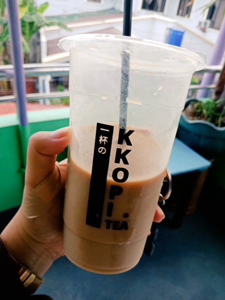 aie_alvarez's tweet photo. Today's good mood is sponsored by coffee. https://t.co/LiTaaBdc9K