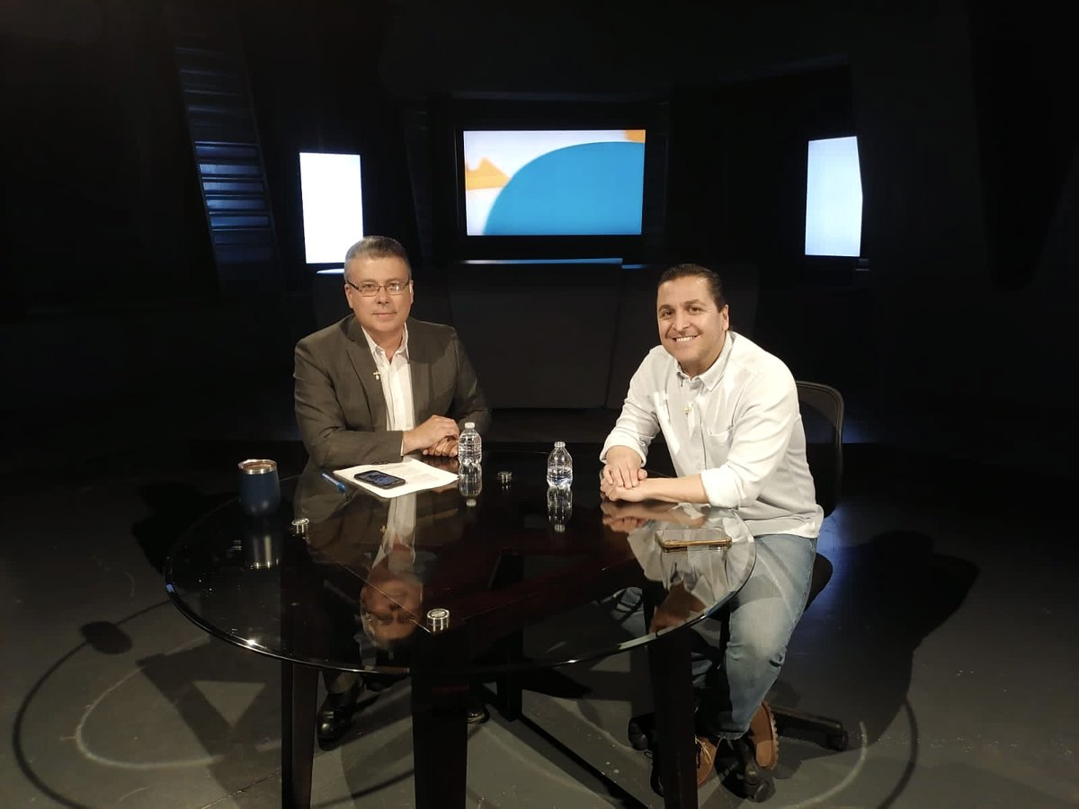 🔴 #Conéctate a #PuntoDeEncuentro con Marco Morales.  

📖: Derechos de los animales en #Sonora y sanciones a reglamentos.  

🐾 Mike Fonseca.
🐾 David Palafox Celaya.
🐾 Ana Salgueiro.
🐾 Mónica Astrain.

Fb ➡️ fb.watch/k1N3yTFl0h/
Yt ➡️ youtube.com/live/sg_7T1dTx…