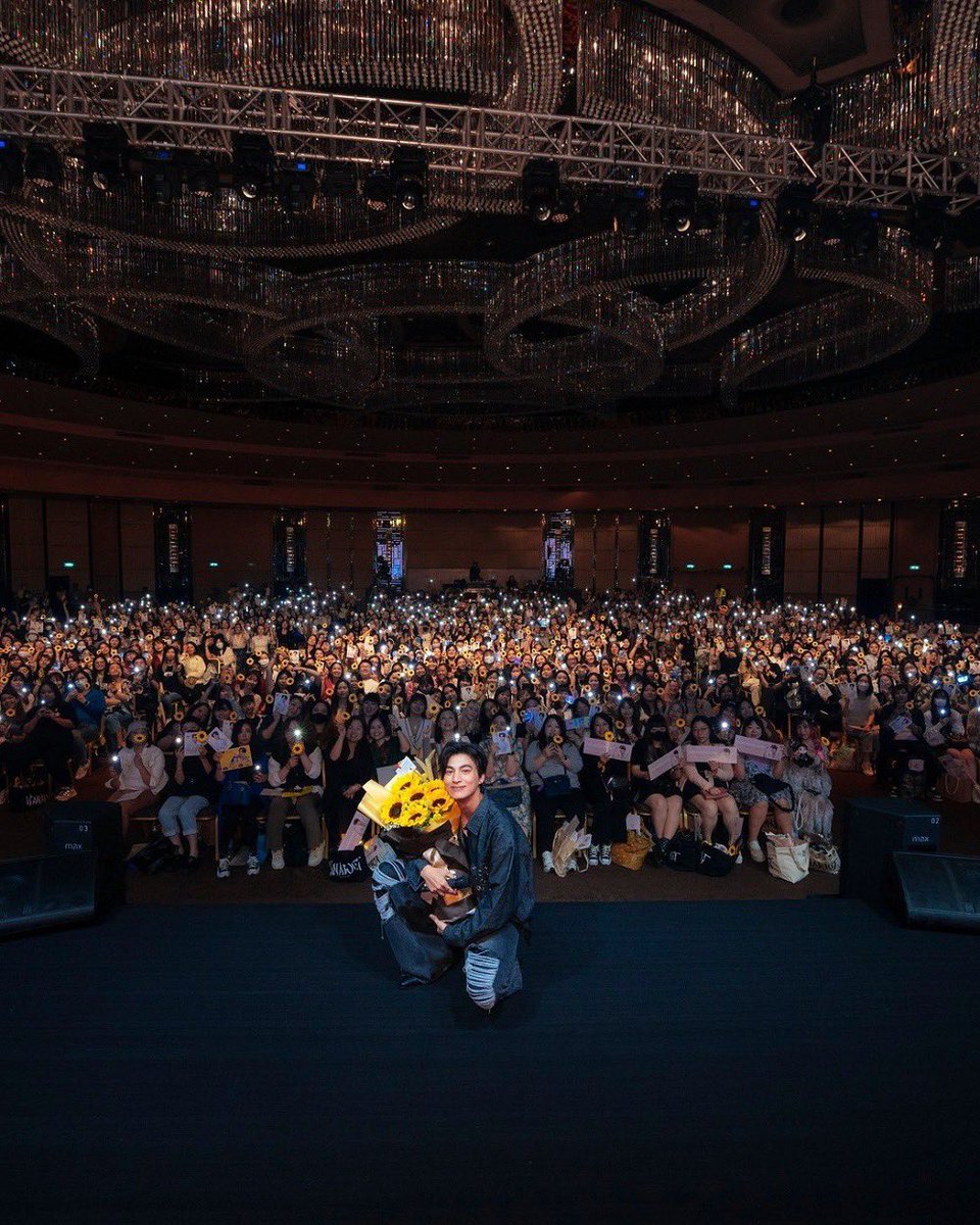 StarlightYnews's tweet photo. สนามบินแตก แฟนคลับแห่ต้อนรับ "กลัฟ คณาวุฒิ" เยือนฮ่องกงครั้งแรก

🔗https://t.co/h0s4qVHm2F
 #GULF1stFMinHongkong 
#GulfKanawut #กลัฟคณาวุฒิ https://t.co/pbXHk5ss0X