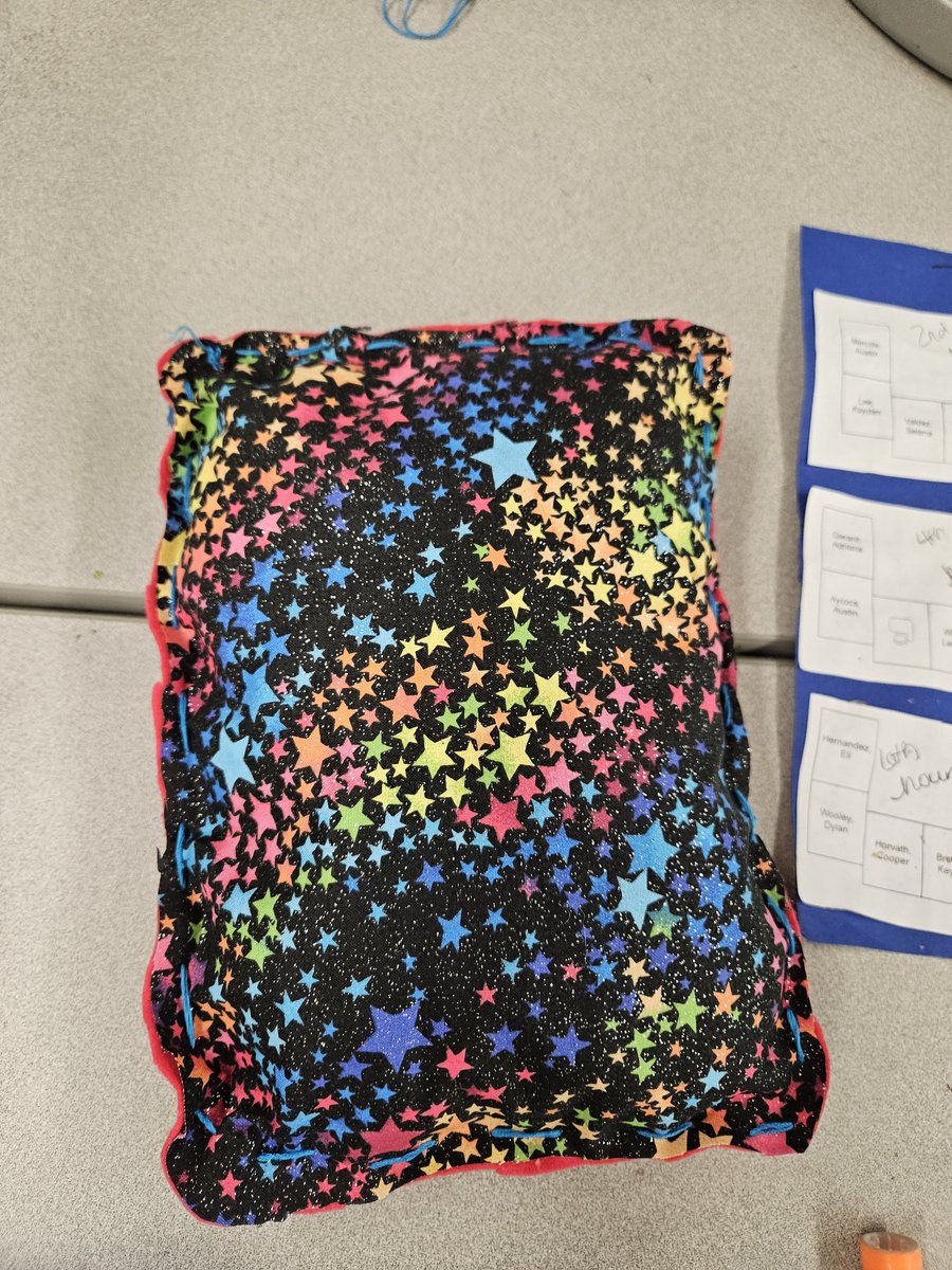 ArtwithBoever's tweet photo. More wonderful sewing projects! #middleschoolart @SennThomasMS https://t.co/VRv126I5WP