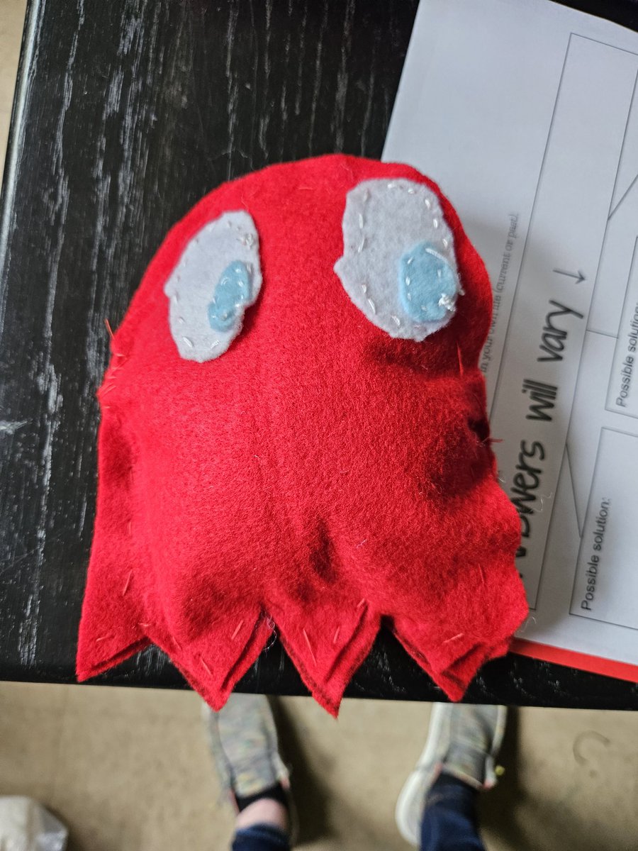 ArtwithBoever's tweet photo. More wonderful sewing projects! #middleschoolart @SennThomasMS https://t.co/VRv126I5WP