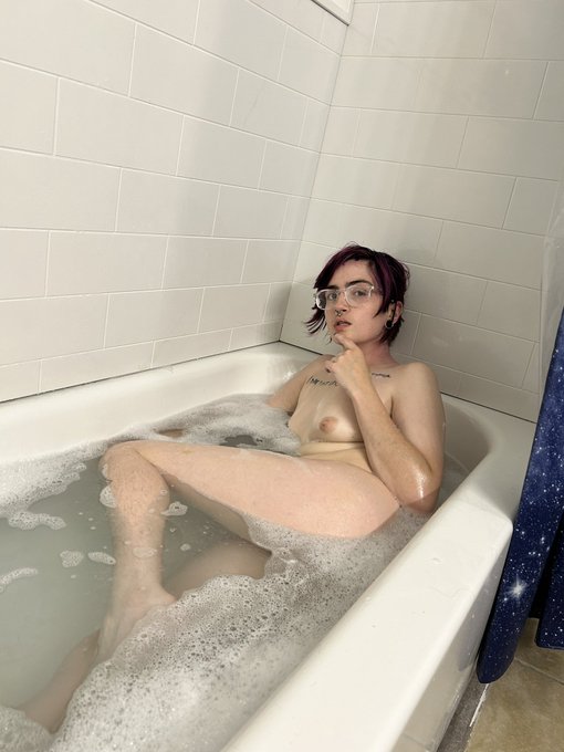 some soapy fun w/ Mellow 🫧 😉 https://t.co/nU0uFvAsoy