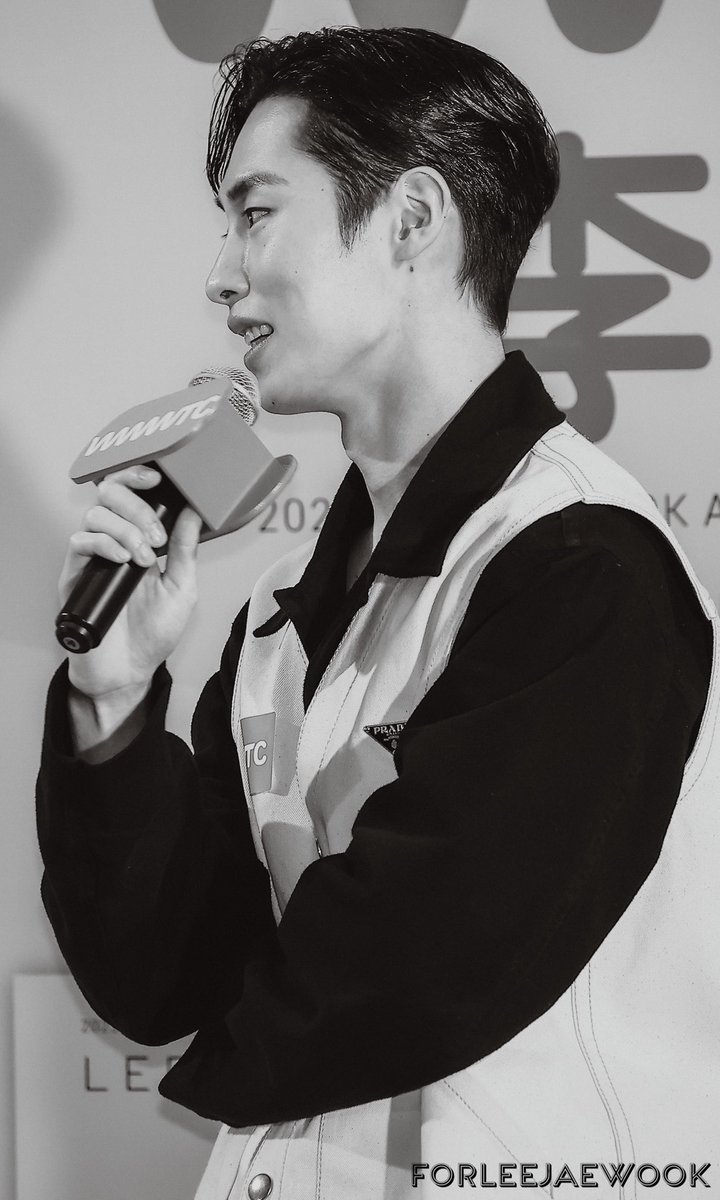 forleejaewook's tweet photo. This side profile 🔥🖤

Ps I MISS YOU 

#LeeJaeWook #이재욱 #李宰旭 https://t.co/KyoUu7hhIa