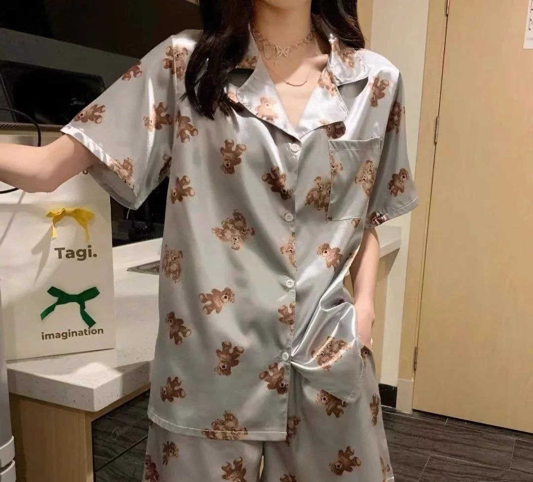 gsofhio's tweet photo. I do not know why wearing this set of pajamas I feel dominant🤣🤣🤣 https://t.co/hS1s2iDF9s