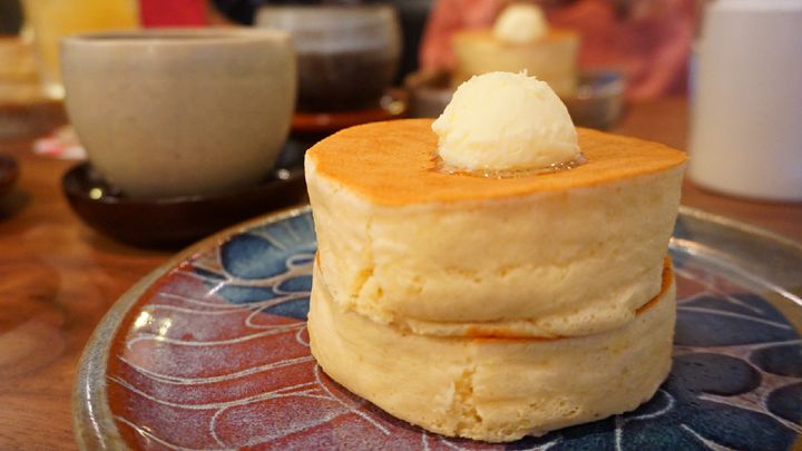 ふわふわな世界へようこそ。東京都内・近郊の“厚焼き”パンケーキ＆ホットケーキ店11選✨rtrp.jp/articles/10372…