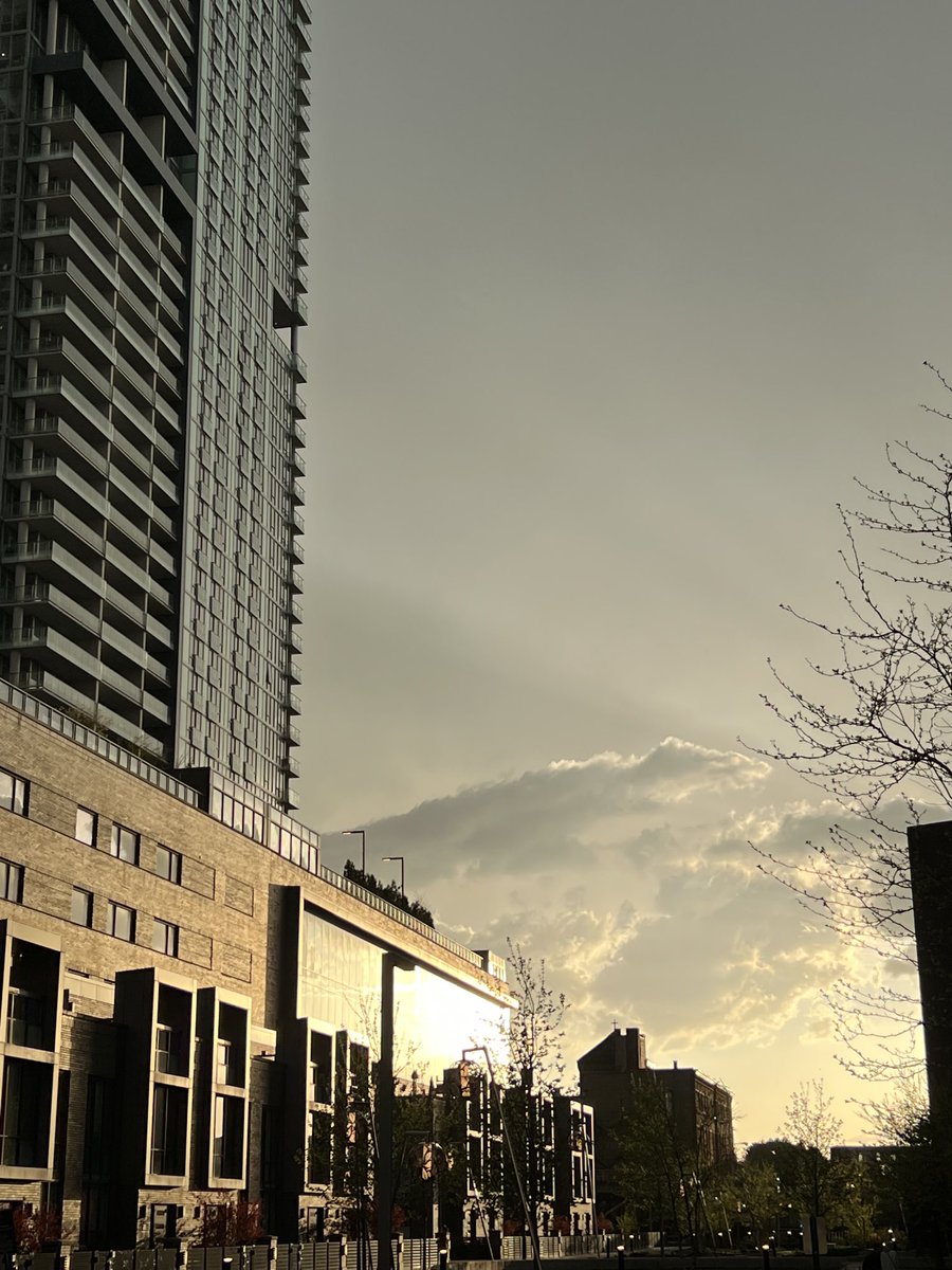 VirginieChicago's tweet photo. #nofilter / #noIA #chicago #beforethestorm https://t.co/EcwMbT0X3E