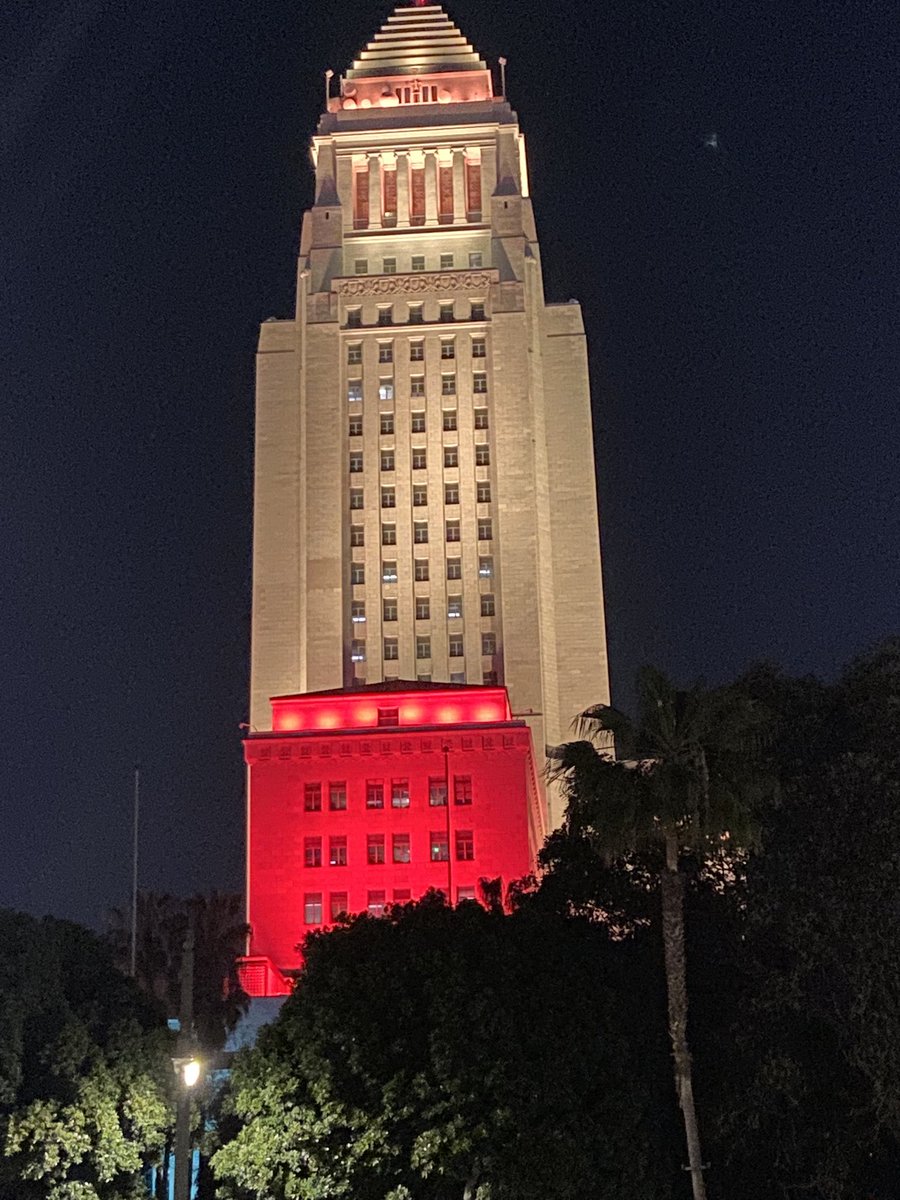 #LA City Hall lit up tonight for former mayor #RichardRiordan story on #ktla <a href="/10/">PR</a>