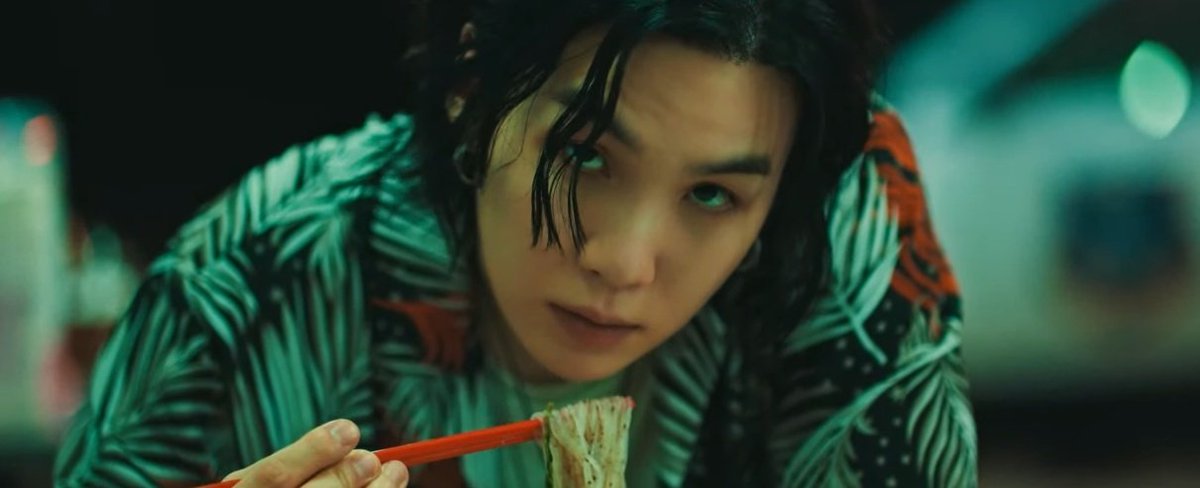 เกิดมาเพิ่งเคยเห้นคนที่กินก๋วยเตี่ยวได้หล่อขนาดนี้