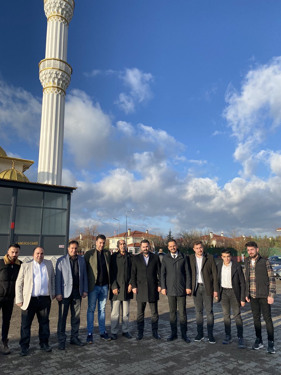 AkAziziyeGK's tweet photo. 📍ÇAMLICA CAMİİ 
28. Dönem milletvekili adayımız an. @gkocaaliler ve ilçe Başkanımız @EnsarCoskunAK ile Camii cemaatimizin Bayram namazı sonrası bayramlarını kutlayarak tatlı ikramında bulunduk. HAYIRLI BAYRAMLAR. https://t.co/U5pTZsDjAD