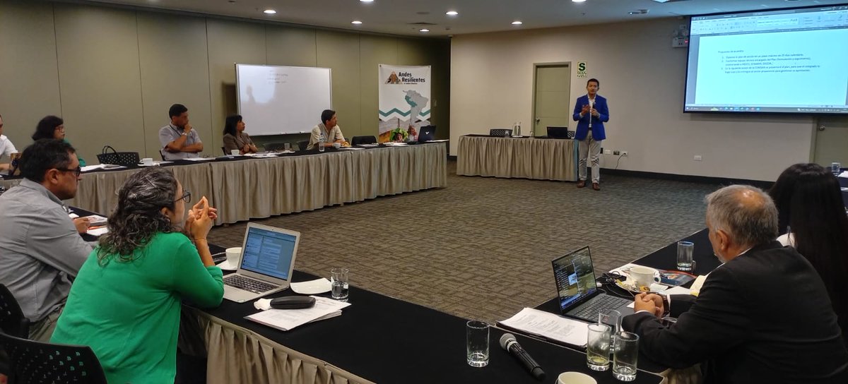 ANEPAP's tweet photo. Presidente de ANEPAP José Luis Bernuy, participó hoy en la sesión extraordinaria de la Comisión Multisectorial de Seguridad Alimentaria y Nutricional adscrita al MIDAGRI, en el Hotel José Antonio. Bernuy, asistió con Limber Álamo, y Jorge Rodríguez. 

@midagriperu https://t.co/GiBBYzP2Ef
