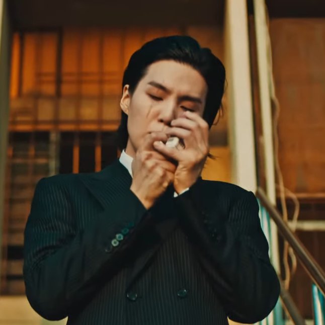 jmfilter21's tweet photo. QUE ATRACTIVO ES YOONGI FUMANDO https://t.co/7Xn4ij3znG