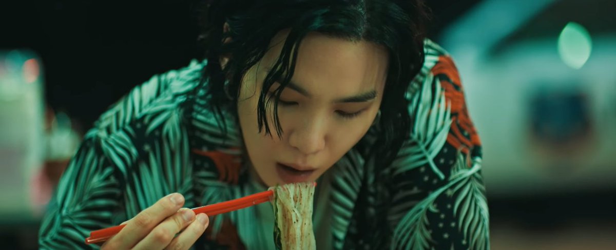 mminimonimusic's tweet photo. I really like the symbolism of the red chopsticks because he uses it to both eat AND kill. You kill to eat and you eat to live. Our own existence and survival is based on this never ending cycle. #Haegeum #AgustD_DDAY https://t.co/B5GEa3DRnE