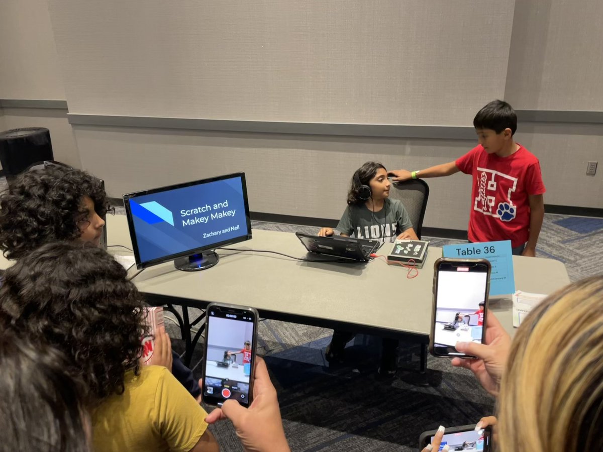 HESPrejeanPack's tweet image. Proud smiles after weeks of hard work. ❤️ 🦁 ❤️ @Hamilton_Lions @CyFairEdTech 
@makeymakey @WeVideoEdu @WeVideo #CFISDTechFest