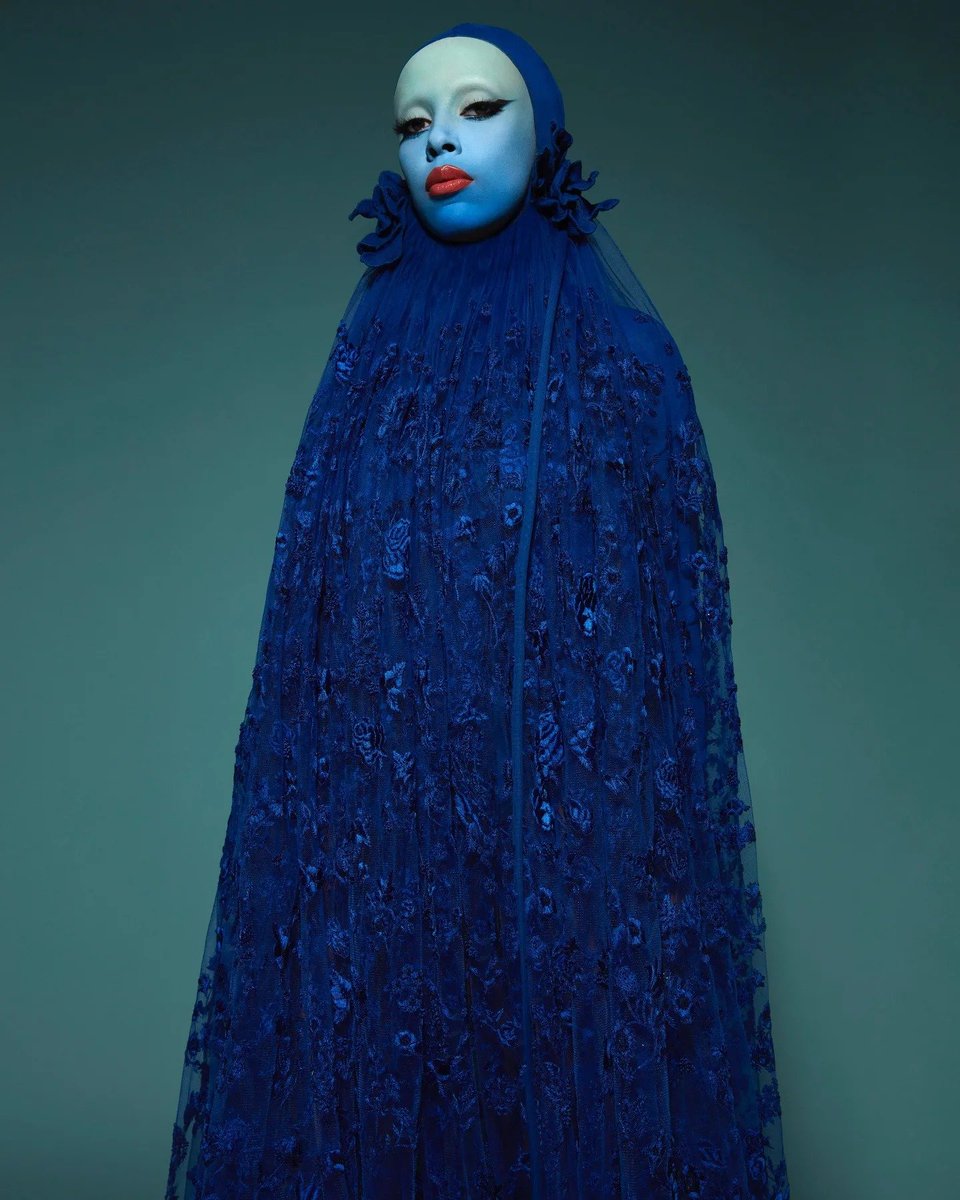 RayferTuBebe's tweet photo. Doja Cat en un fantasía surrealista azul en la portada de L'Officiel Art #THEARTISSUE en su edición de primavera 2023, toda el fashion statement que me encanta, me sirvió MODA
Fotografía de Greg Lothes
Estilismo de Bretta Lannelson
Off-White https://t.co/VBQP31ZOvX